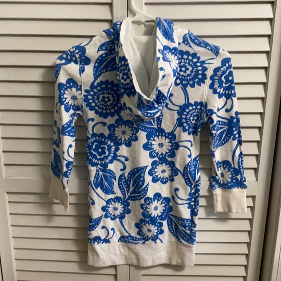 NWOT blue & white flowered Aero beach sweatshirt - Picture 3 of 4